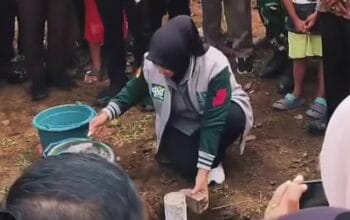 Reni Rahayu Fauzi Hadiri Pembangunan Jembatan Roda Dua Cijeruk