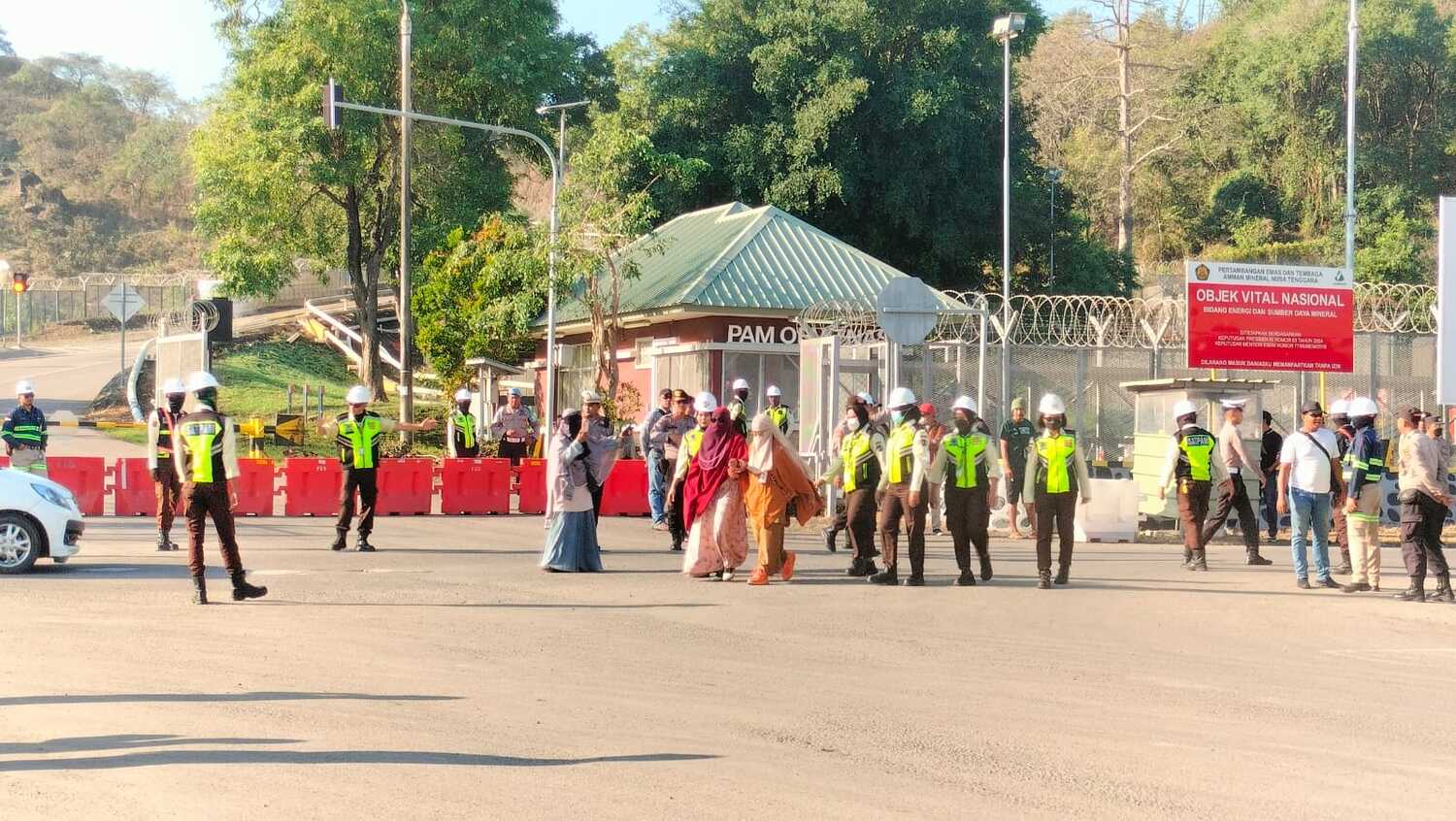 Aktivis NTB Desak Prabowo Cabut Izin Ekspor Tambang PT Amman Mineral 1 Aktivis NTB Desak Prabowo Cabut Izin Ekspor Tambang PT Amman Mineral