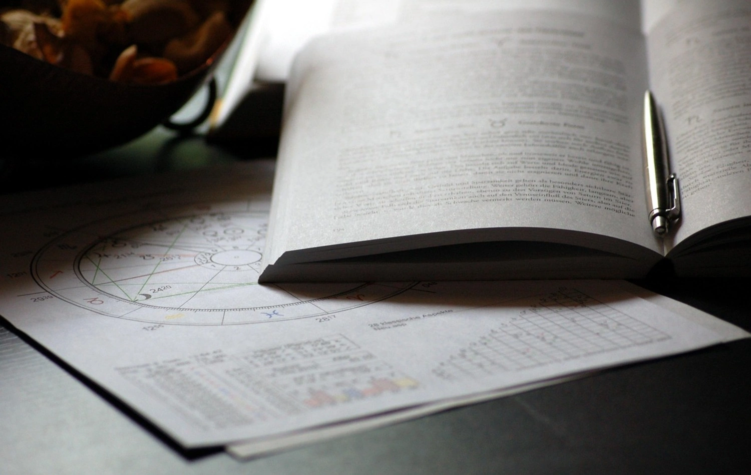 Alarm Langit Jumat Ini: Zodiak Anda Bakal Terkejut! 1 Alarm Langit Jumat Ini: Zodiak Anda Bakal Terkejut!