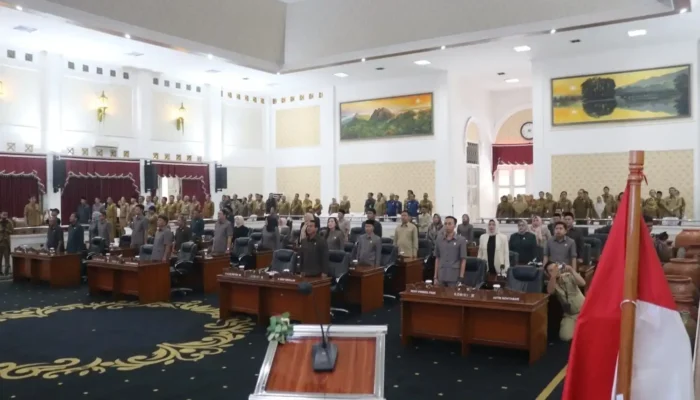 DPRD dan Bupati Kabupaten Purwakarta Teken KUA-PPAS 2026, Anggaran 2,4 T 2 DPRD dan Bupati Kabupaten Purwakarta Teken KUA-PPAS 2026, Anggaran 2,4 T