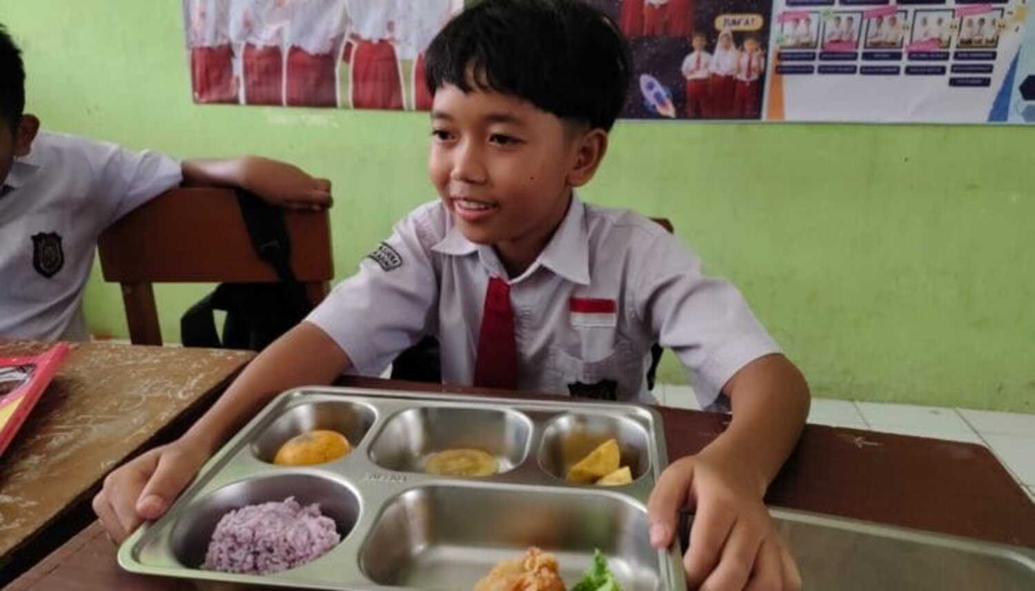 Dapur SPPG Cikole 003 Kota Sukabumi, Sajikan Menu MBG Khas Nasi Ungu Kaya Karbonhidrat