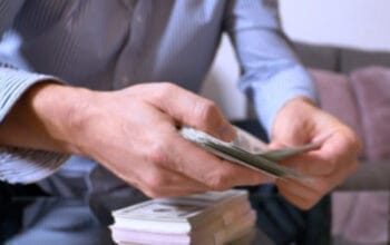 Di Luar Dugaan: Survei Forbes Ungkap Miliarder Dunia Masih Cuci Piring dan Buang Sampah 8 Di Luar Dugaan: Survei Forbes Ungkap Miliarder Dunia Masih Cuci Piring dan Buang Sampah