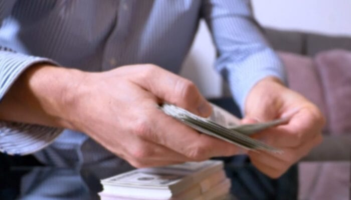 Di Luar Dugaan: Survei Forbes Ungkap Miliarder Dunia Masih Cuci Piring dan Buang Sampah