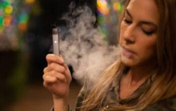 Dianggap Lebih Aman, Seberapa Besar Ancaman Rokok Vape bagi Kesehatan?