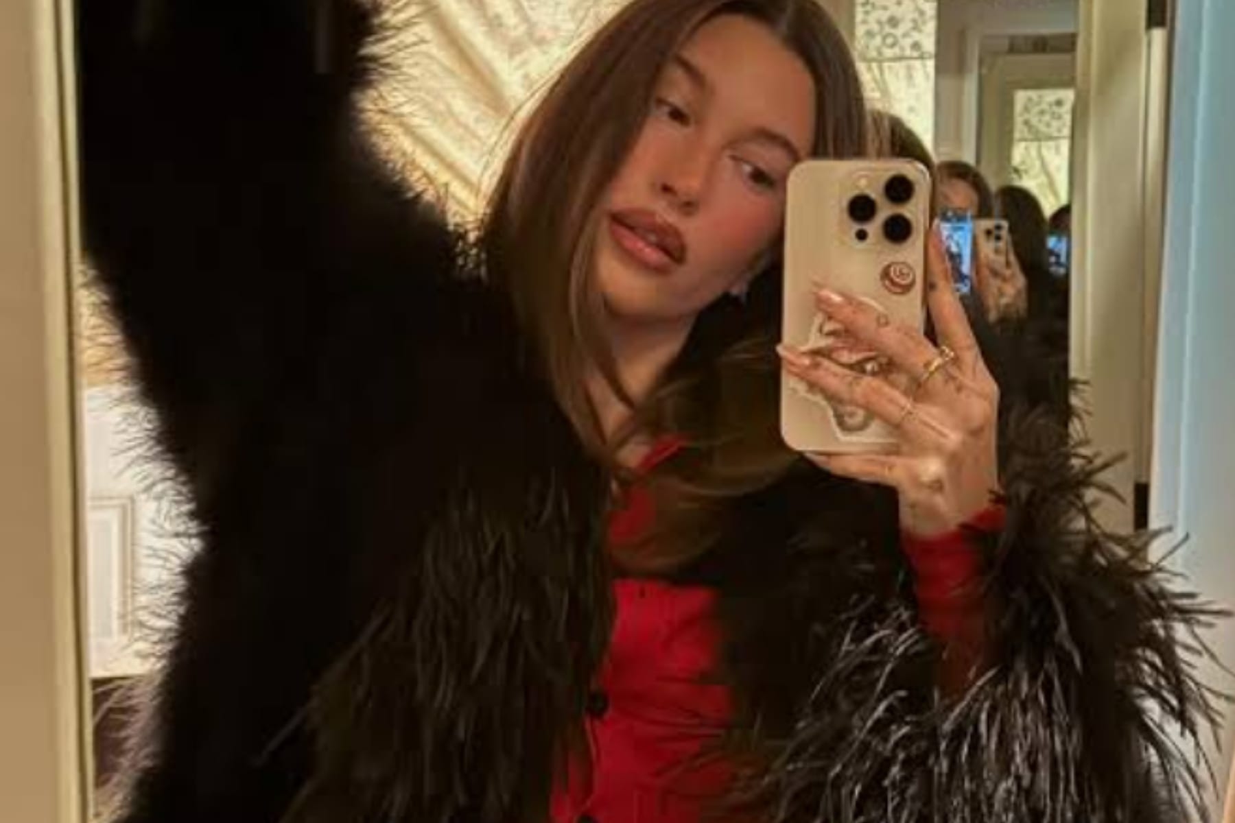 Disebut Mirip Transgender, Jawaban Bijak Hailey Bieber Tuai Pujian 1 Disebut Mirip Transgender, Jawaban Bijak Hailey Bieber Tuai Pujian