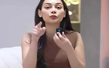 Erika Carlina Lamaran Spektakuler di Atas Panggung!