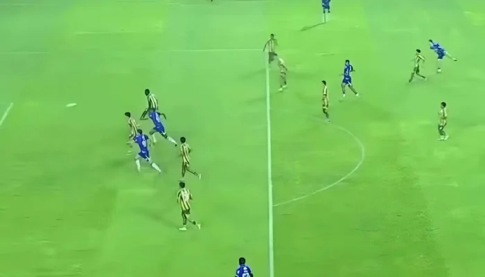 Hancurkan Rintangan dengan 10 Pemain, Persib Tundukkan Persis 2-0!