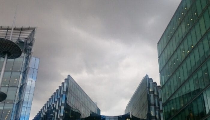 Harga Meroket Tajam, BEI Langsung ‘Gembok’ Saham ASPI dan MORA