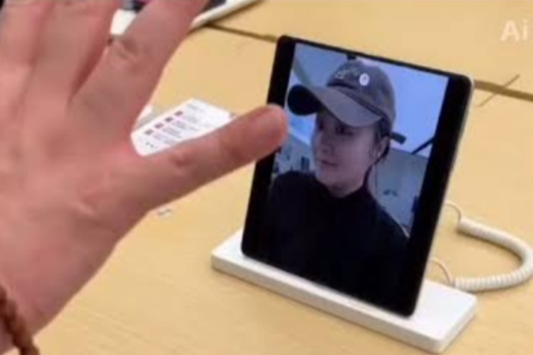 Huawei Mate 70 Air Muncul di China Telecom: Ungkap Desain Tipis dan Tiga Kamera