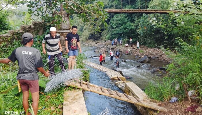 Gotong Royong Warga dan PT MBH Perbaiki Bendungan Irigasi di Desa Cikujang Gunungguruh Sukabumi