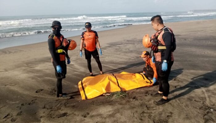 Hari ke-2, Tim SAR Gabungan Akhirnya Nelayan Hilang di Pesisir Pantai Tegalbuleud di Temukan Tewas