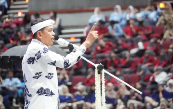 KDM Serahkan Sertifikat kepada 4.500 Lulusan SMA/SMK Siap Kerja di BYD