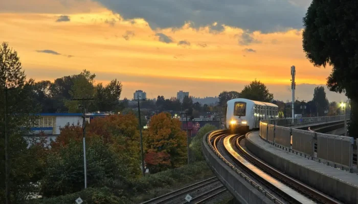 Kereta Purwojaya Anjlok di Bekasi, 232 Penumpang Selamat!