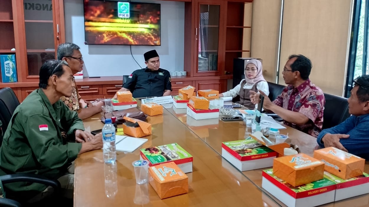 Komisi III DPRD Kabupaten Bogor Diskusi dengan Komunitas Sekolah Sampah, Jaro Peloy: Mereka Punya Kepedulian