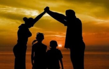 Kunci Emas Melestarikan Keharmonisan Keluarga di Era Modern 4 Kunci Emas Melestarikan Keharmonisan Keluarga di Era Modern