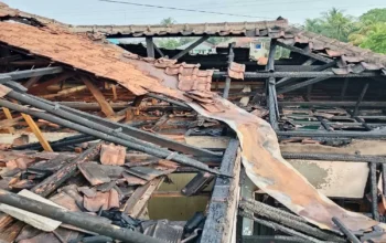 Madrasyah dan Rumah Guru Ngaji di Cianjur Ludes Dilalap Api, Ratusan Kitab Kuning Hangus 3 Madrasyah dan Rumah Guru Ngaji di Cianjur Ludes Dilalap Api, Ratusan Kitab Kuning Hangus