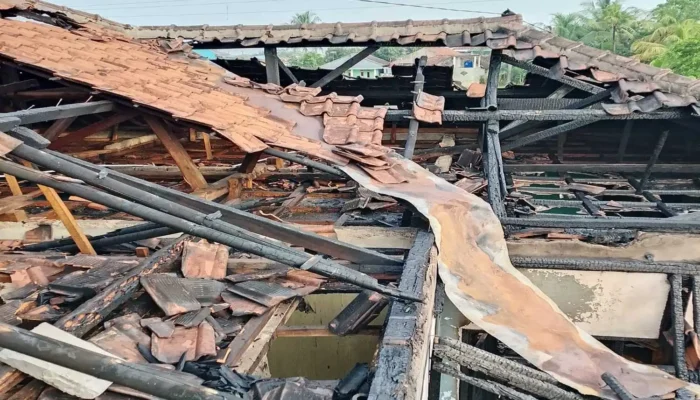 Madrasyah dan Rumah Guru Ngaji di Cianjur Ludes Dilalap Api, Ratusan Kitab Kuning Hangus