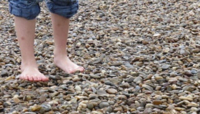 Manfaat Mengejutkan Berjalan Tanpa Alas Kaki untuk Kesehatan