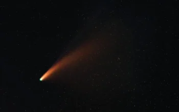 Misteri Bola Api Terang di Langit Cirebon: Meteor atau Lainnya?