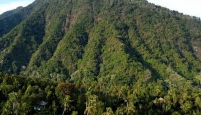 Misteri Gunung Ciremai: Dari Nini Pelet hingga Jejak Gaib Prabu Siliwangi
