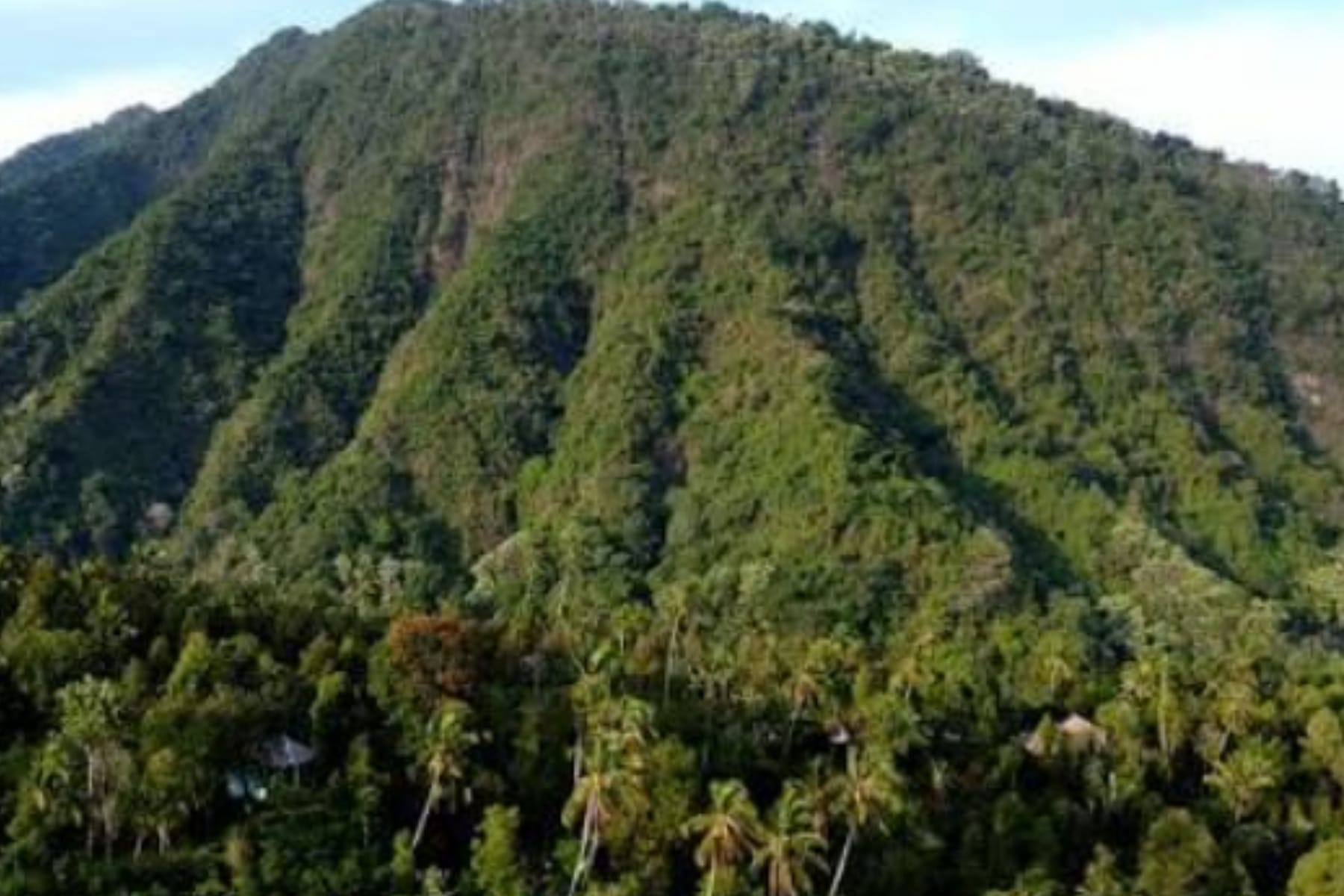 Misteri Gunung Ciremai: Dari Nini Pelet hingga Jejak Gaib Prabu Siliwangi