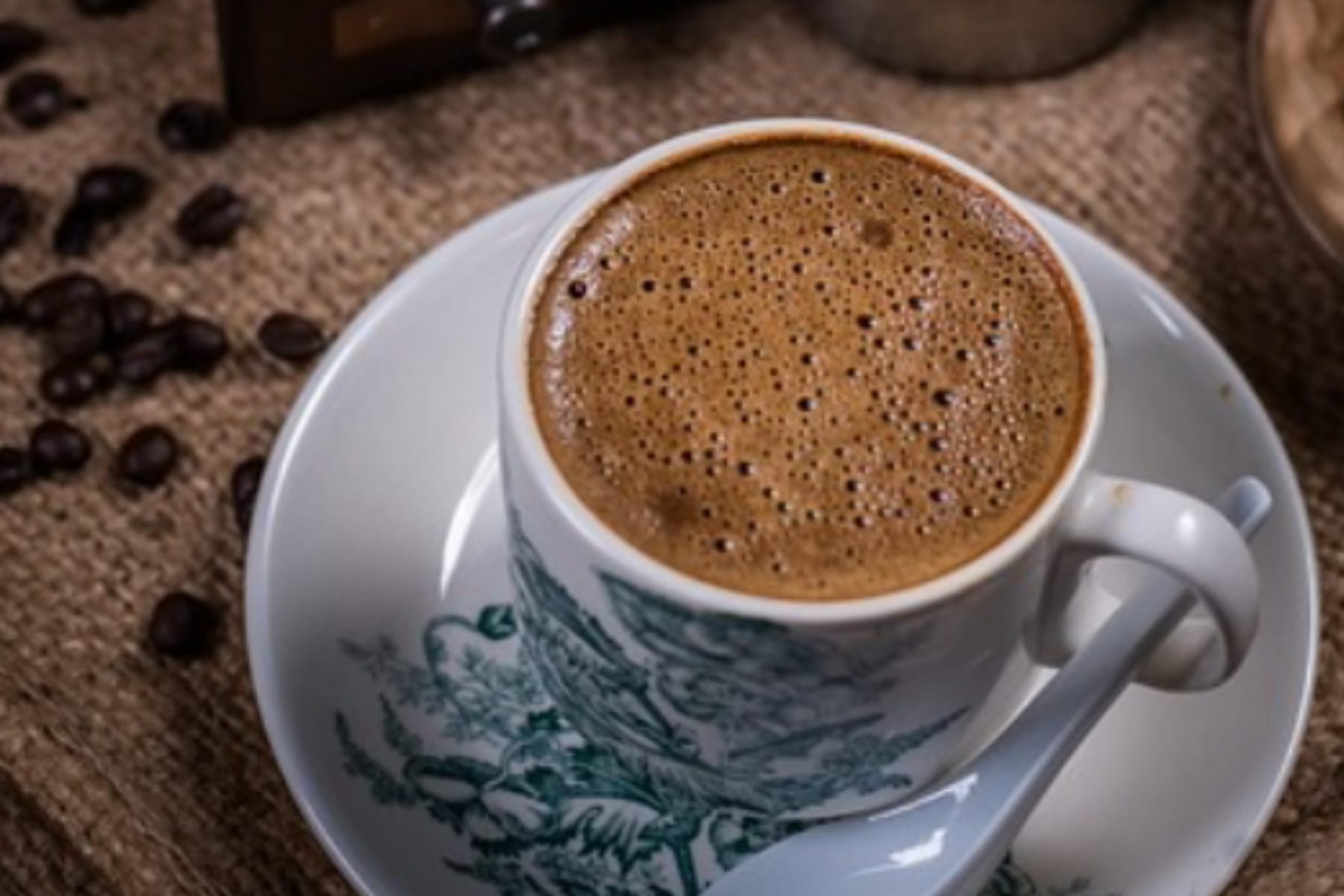Misteri Kafein: Benarkah Kopi Selalu Mengganggu Kualitas Tidur? 1 Misteri Kafein: Benarkah Kopi Selalu Mengganggu Kualitas Tidur?