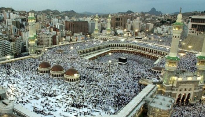Mitos atau Fakta: Benarkah Pesawat Tak Bisa Melintas di Atas Ka’bah Karena Medan Magnet?