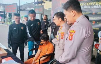 Pria di Kota Cimahi Bunuh Wanita Paruh Baya: Gasak Emas & Uang Rp5 Juta 4 Pria di Kota Cimahi Bunuh Wanita Paruh Baya: Gasak Emas & Uang Rp5 Juta