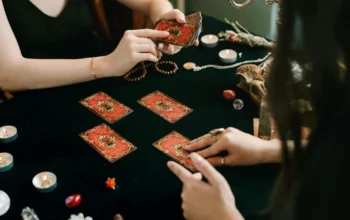 Ramalan Zodiak Hari Ini: Waspadai “Kabut Romantis”, Saatnya Menata Hati dan Hubungan!