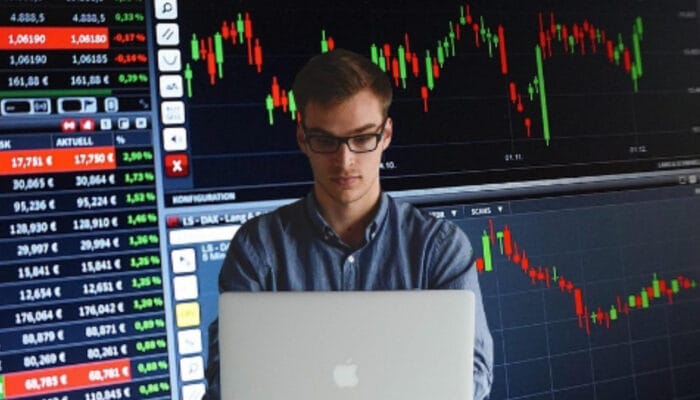 Saham Grup Haji Isam Kompak Anjlok, PGUN dan JARR Sentuh ARB