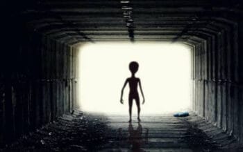 Sinyal dari Luar Angkasa: Apakah Kita Sendirian? Menelisik Keberadaan Alien