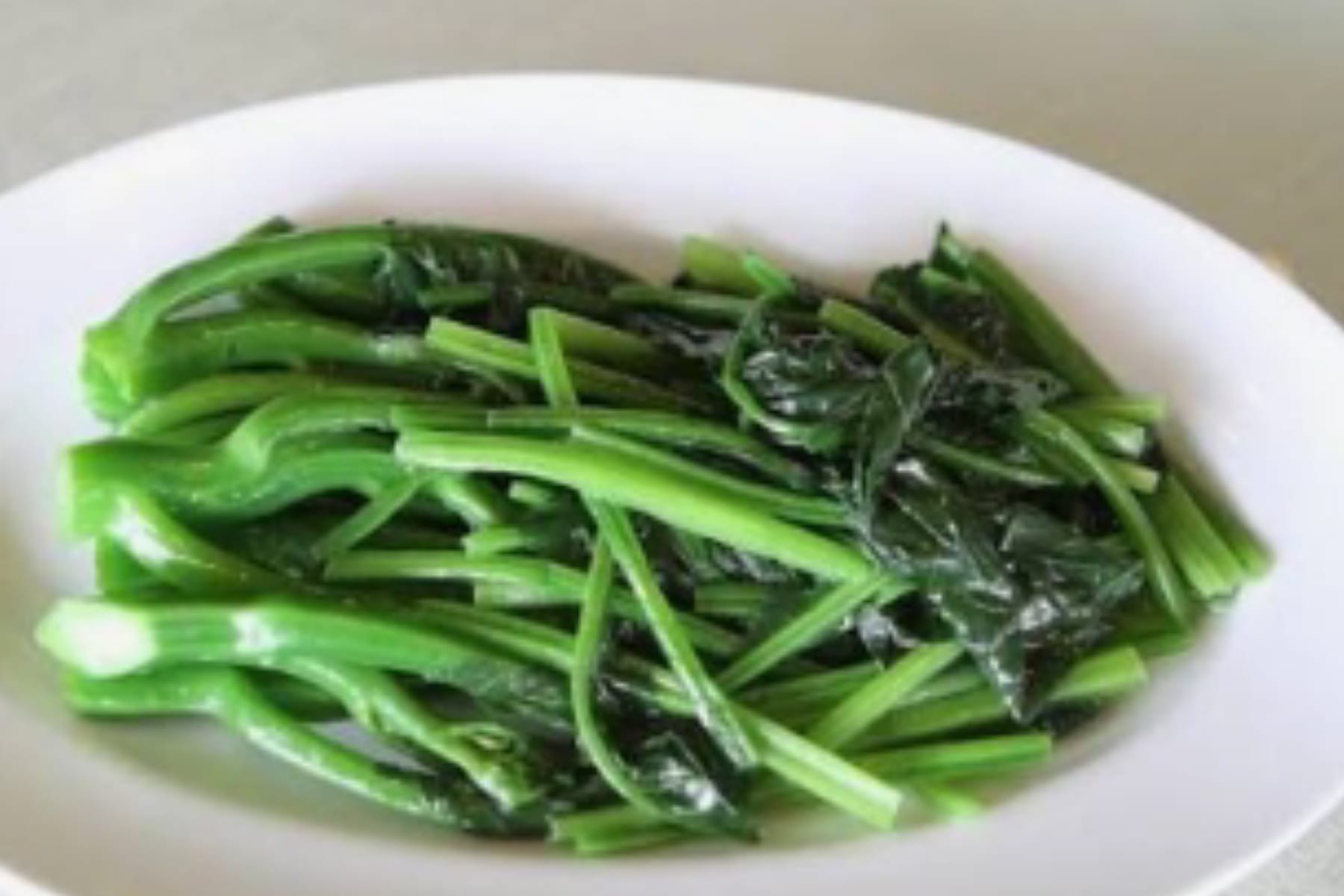 Cara Sukses Tanam Kangkung di Lahan Sempit 1 Sukses Tanam Kangkung di Lahan Sempit? Ini Rahasia Budidaya dalam Wadah!