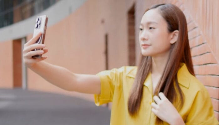 Tren Selfie Gen Z ‘0.5’ Sering Gagal? iPhone 17 Tawarkan Solusi Canggih