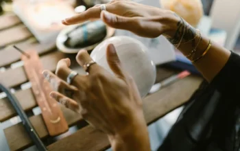 Uranus Retrograde Mulai Hari Ini, Apa Dampaknya untuk Zodiak Anda