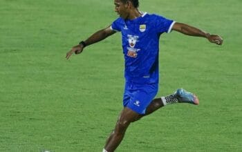Bentrok Panas di Gianyar: Bali United vs Persib, Siapa Kuasai Malam Ini? 4 Bentrok Panas di Gianyar: Bali United vs Persib, Siapa Kuasai Malam Ini?