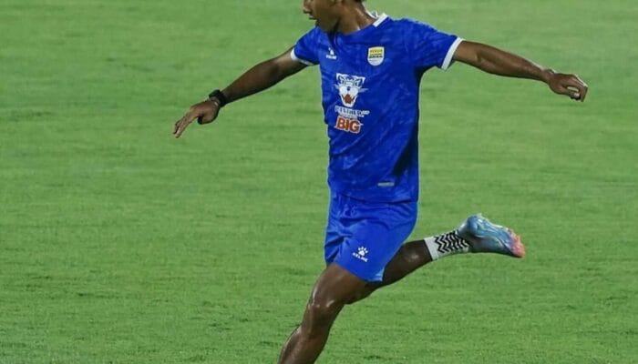 Bentrok Panas di Gianyar: Bali United vs Persib, Siapa Kuasai Malam Ini?