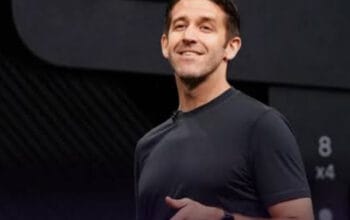 Bursa Calon CEO Apple: John Ternus Pimpin Daftar Gantikan Tim Cook yang Pensiun 2026