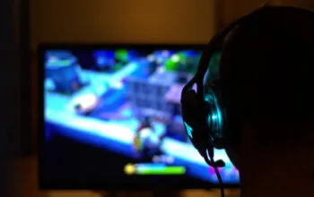 Kekerasan Game Online dan Pengaruhnya pada Psikologi Anak 5 Dari Layar ke Dunia Nyata: Kekerasan Game Online dan Pengaruhnya pada Psikologi Anak