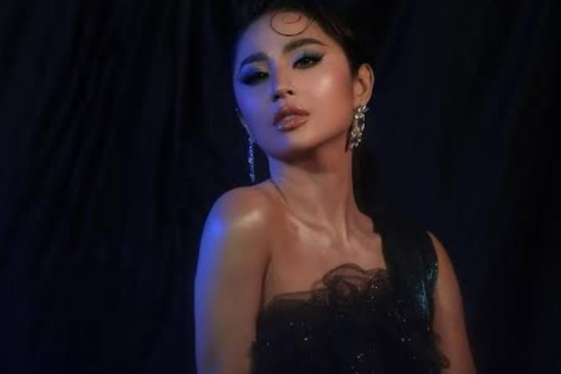 Dewi Perssik Emosi Bantah Tuduhan Usir Irish Bella: Korban Fitnah Konten Kreator 1 Dewi Perssik Emosi Bantah Tuduhan Usir Irish Bella: Korban Fitnah Konten Kreator