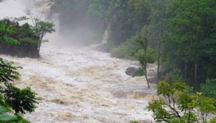 Duka Vietnam: Banjir Dahsyat Renggut Puluhan Nyawa