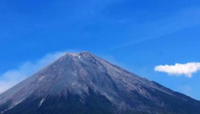 Gunung Semeru Siaga Level IV: Erupsi Kecil Berlanjut, Ancaman Lahar Dingin Meningkat