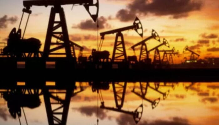 Harga Minyak Dunia Melemah: Bayang-bayang Proyeksi Oversupply Jangka Panjang