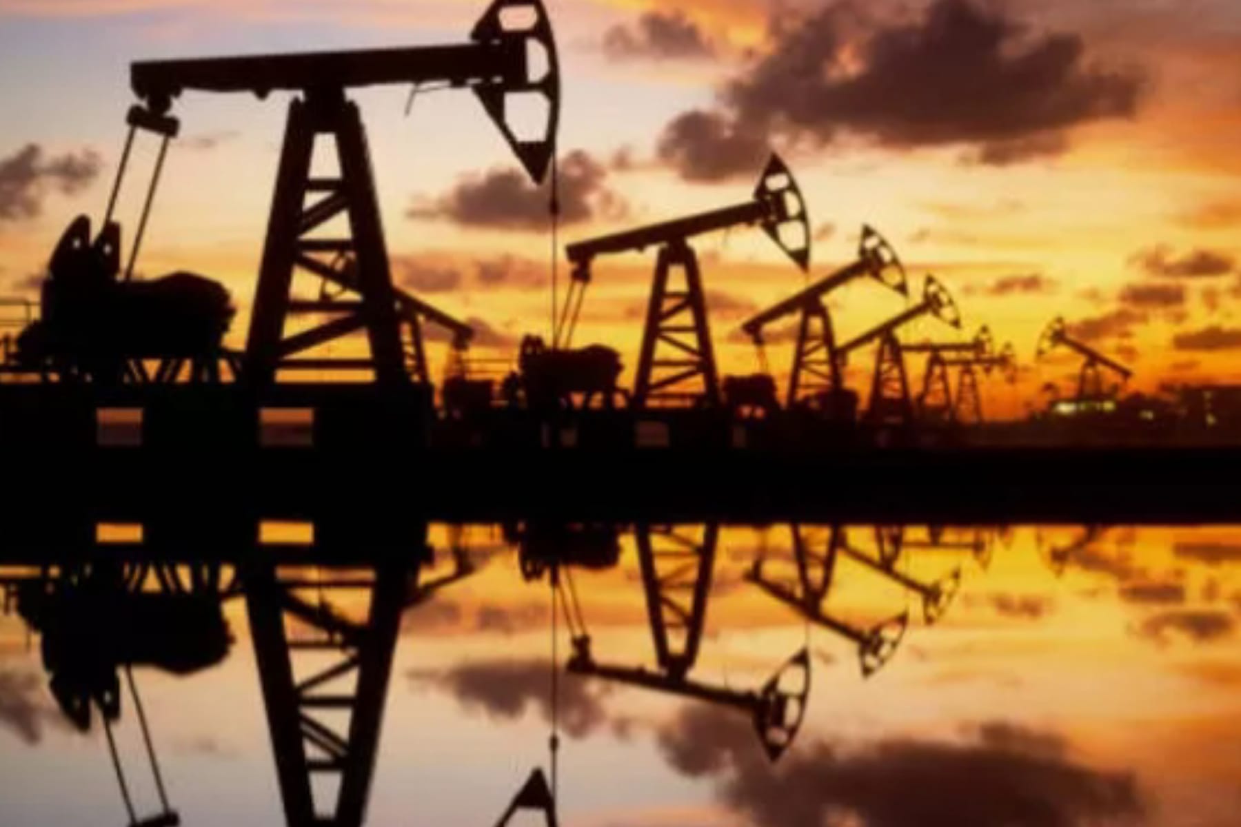 Harga Minyak Dunia Melemah: Bayang-bayang Proyeksi Oversupply Jangka Panjang