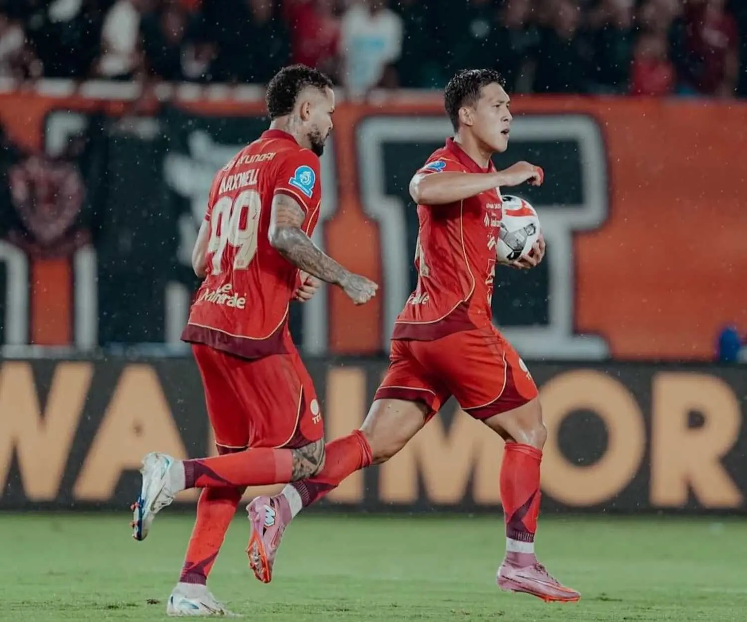 Hujan, Kartu Merah, dan Comeback: Persija Habisi Persik 3–1 1 Hujan, Kartu Merah, dan Comeback: Persija Habisi Persik 3–1