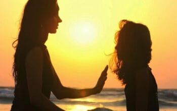 Hukum Sebab Akibat: Mengapa 'Karma Instan' Terkadang Nyata 10 Hukum Sebab Akibat: Mengapa 'Karma Instan' Terkadang Nyata