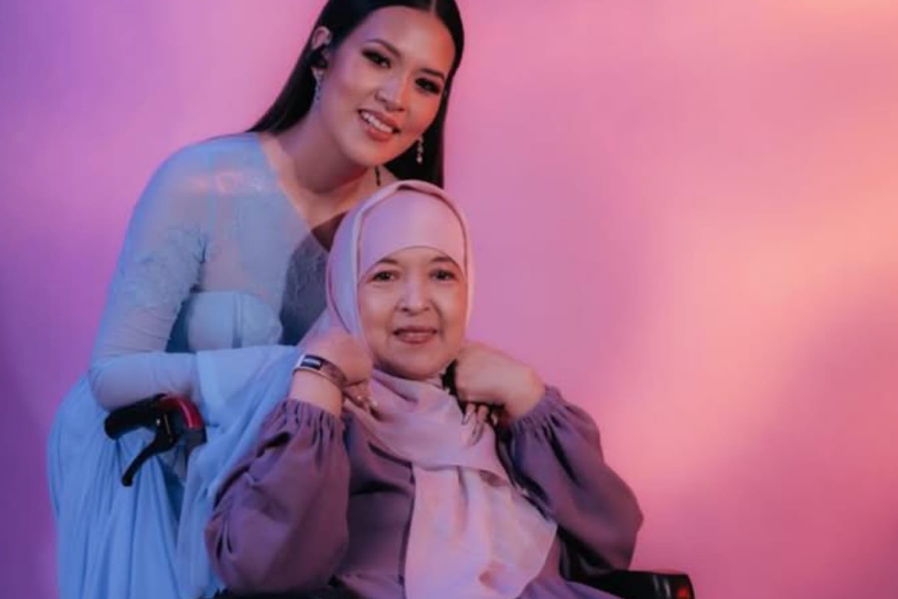 Ibunda Raisa Meninggal Dunia: Berpulang dengan Tenang Setelah Berjuang Melawan Kanker Paru 1 Ibunda Raisa Meninggal Dunia: Berpulang dengan Tenang Setelah Berjuang Melawan Kanker Paru