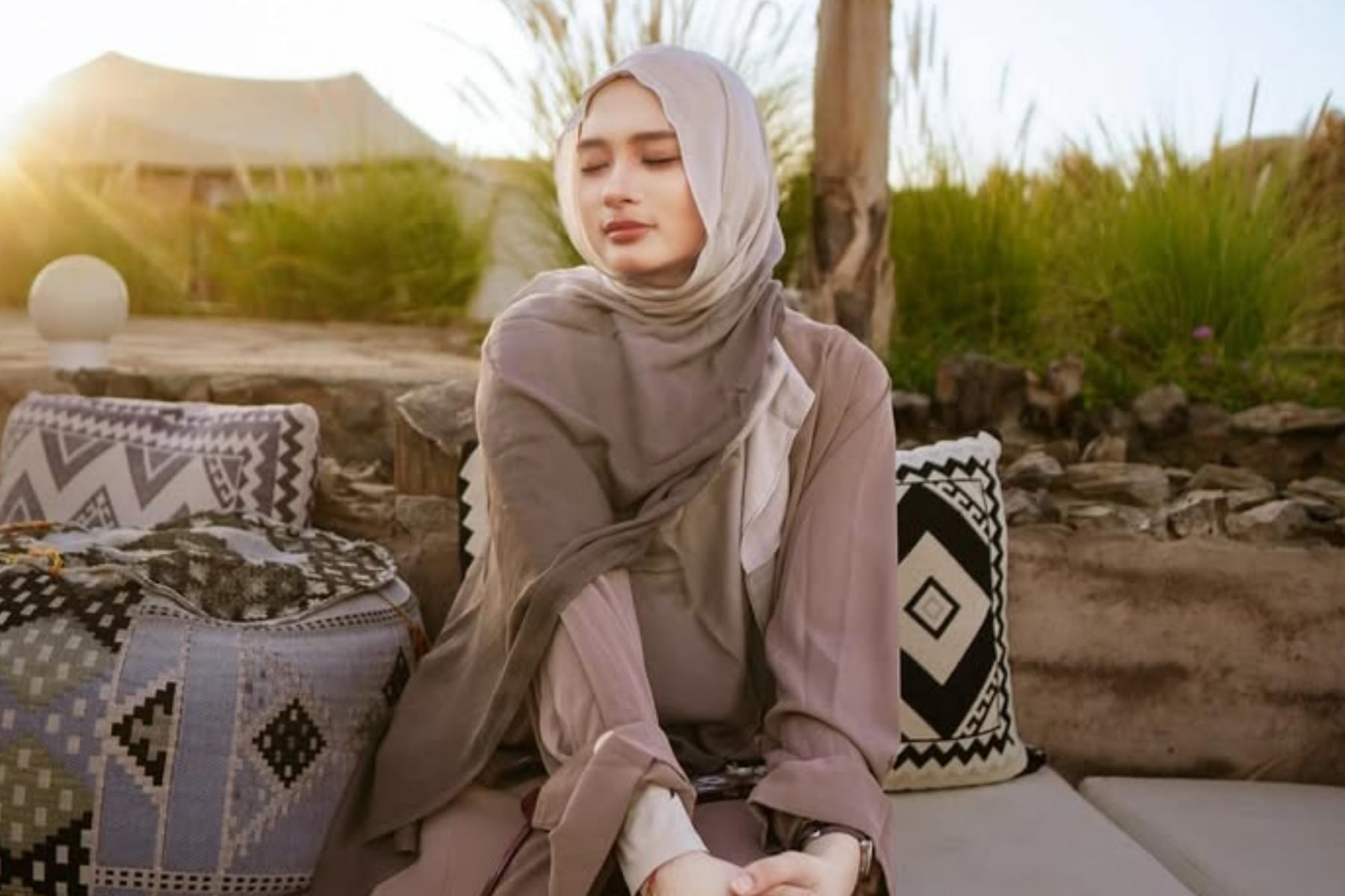 Inara Rusli Merasa Ditipu: Kronologi Nikah Siri dengan Insanul Fahmi yang Mengaku Lajang 1 Inara Rusli Merasa Ditipu: Kronologi Nikah Siri dengan Insanul Fahmi yang Mengaku Lajang