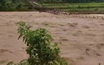 Jembatan Gantung 3 Desa di Cianjur Ambruk Diterjang Banjir Bandang 3 Jembatan Gantung 3 Desa di Cianjur Ambruk Diterjang Banjir Bandang