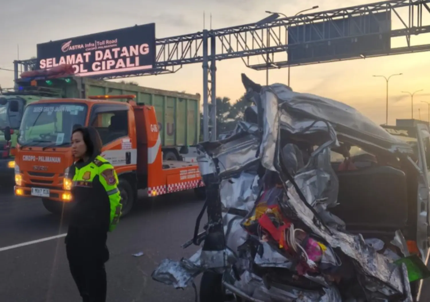 Kecelakaan di KM 72 Cipularang, Polisi Bergerak cepat 1 Kecelakaan di KM 72 Cipularang, Polisi Bergerak cepat