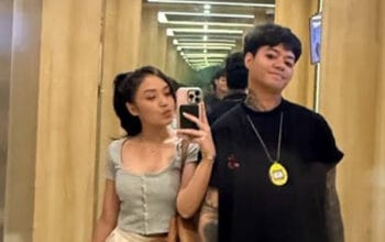 Kejutan Romantis: Reza Arap Beri Cincin, Benarkah Lamar Lula Lahfah? 4 Kejutan Romantis: Reza Arap Beri Cincin, Benarkah Lamar Lula Lahfah?